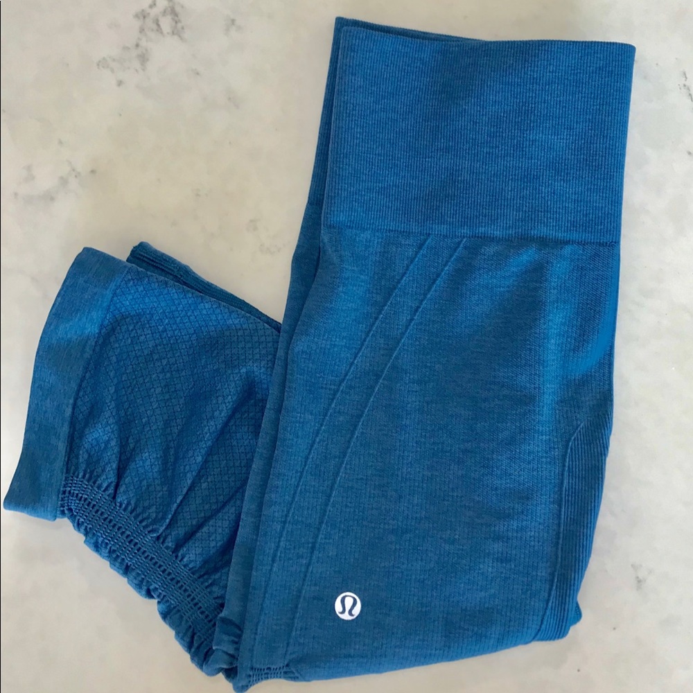 Lululemon into The Flow II Crop